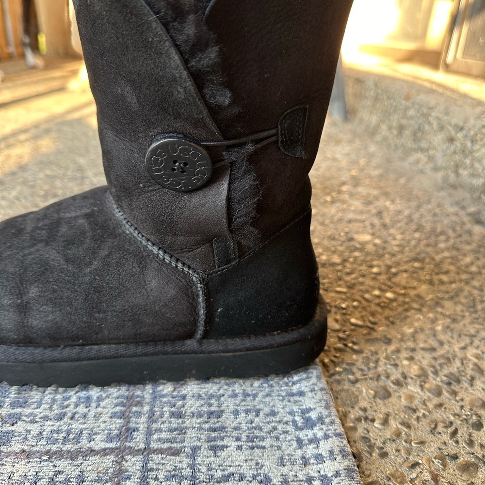 Black Short Uggs With Button - image 2